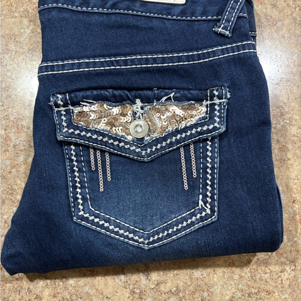 Stylish Vanity Blue Jeans with Embroidered Pocket
